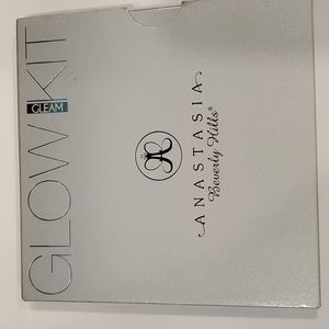Anastasia Beverly hills glow kit